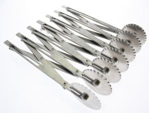 Adjustable pasta cutter with 4 serrated stainless steel wheels